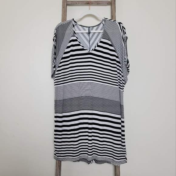 ⭐️40% Off⭐️ Kenneth Cole Reaction Swimsuit Coverup - Picture 1 of 8